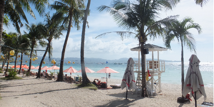 Boracay-White-Beach-strand-palmboom-strandstoel-zee-Filipijnen