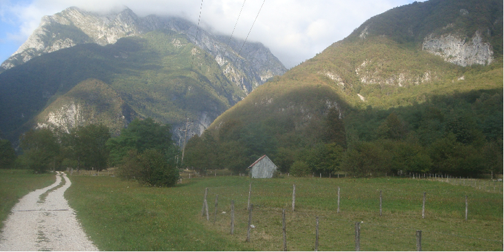 Bovec-pad-Alpen-berg-Slovenië