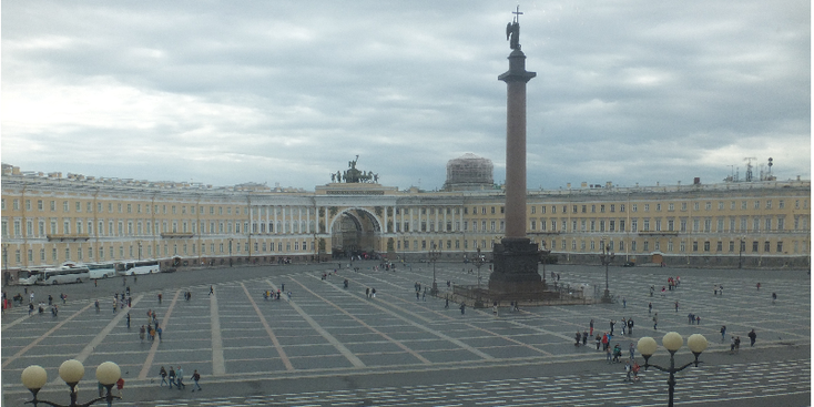 Sint-Petersburg-Dvortsovaya-Square-Hermitage-Russia