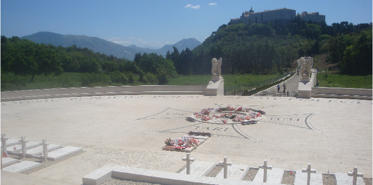Heuvel-593-Monte-Cassino-klooster-graven-begraafplaats-WW2-Italië