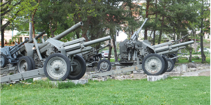 Banksa-Bystrica-artillerie-houwitser-park-WW2-Slowakije