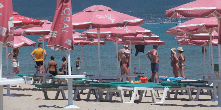 Nesebar-Sunny-beach-parasol-strand-schiereiland-Bulgarije