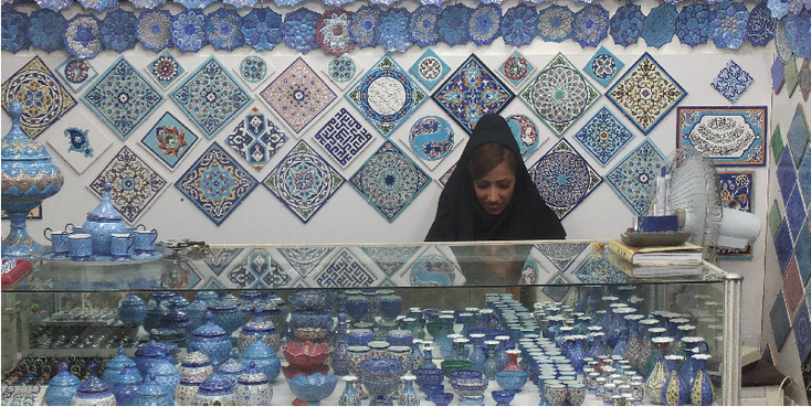 Isfahan-winkel-borden-tegels-potjes-Iran