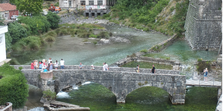 Kotor-stenen-brug-rivier-Montenegro