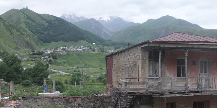 Kazbegi-Georgië-klooster-kerk-berg-Kaukasus
