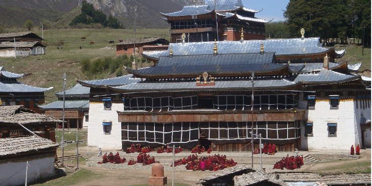 Langmusi-China-Tibet-monniken-gele-mutsen-klooster