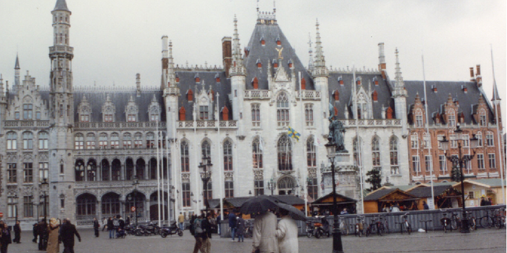 Brugge-Grote-markt-plein-koopmanshuizen-België