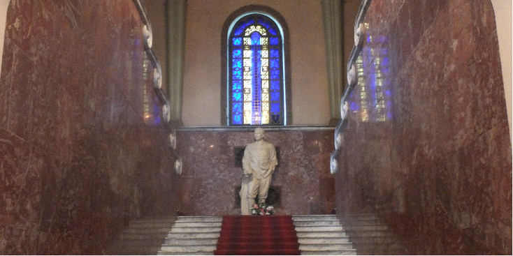 Gori-Georgië-Stalin-museum-beeld-trap