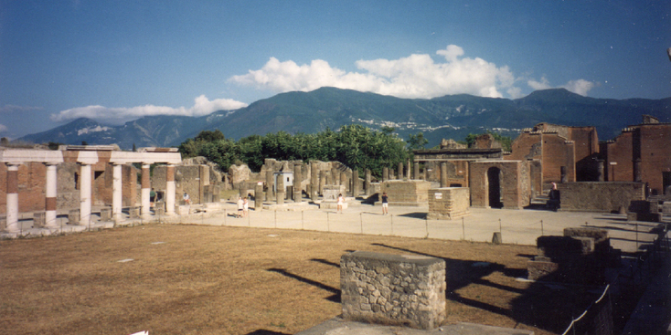 Pompeï-forum-Romeins-Rijk-pilaren-columns-Italië