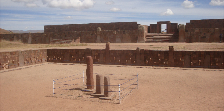 Akapana-pyramid-Inka-Inca-ruïne-Tiwanaku-La-Paz-Bolivia