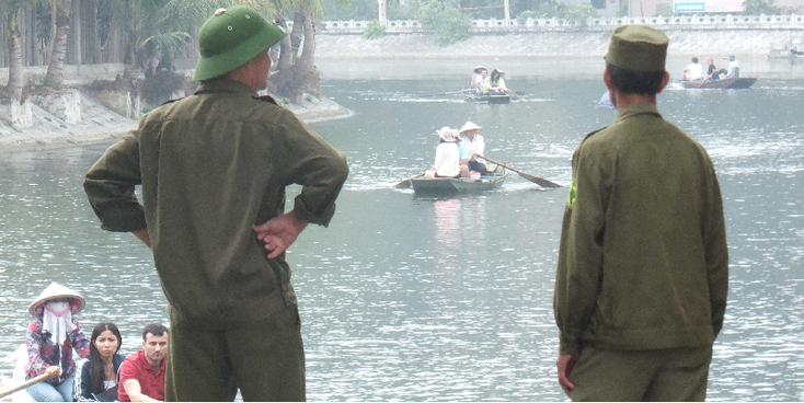 Tam-Coc-rivier-karst-gebergte-bergen-Vietnam
