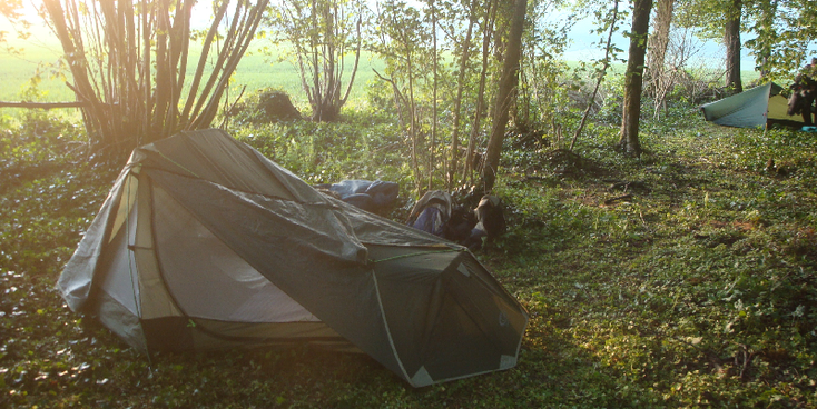 Wildkamperen-Somme-tent-bos-Frankrijk