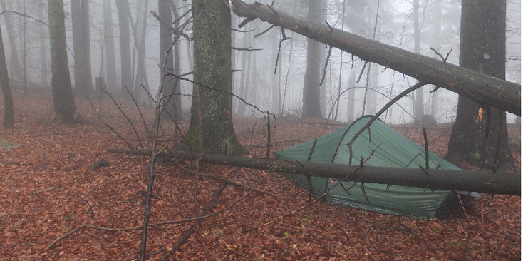 Slovensky-Raj-nationaal-park-tent-mist-Slowakije