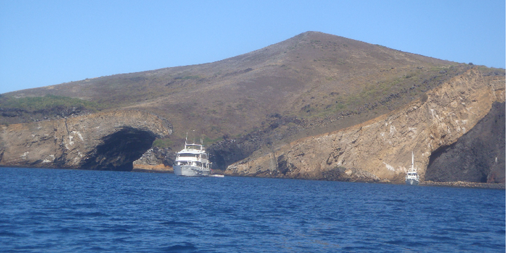 Galapagos-eilanden-Galapagos-nationaal-park-Golondrina-tour-boot-Ecuador