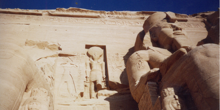 Aboe-Simbel-Egypte-Farao-Ramses-Aswan-beeld-standbeeld