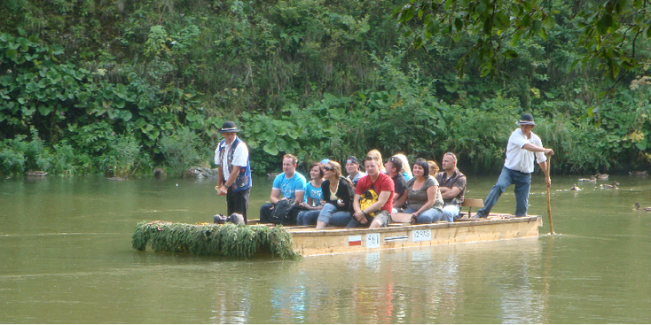 Pieniny-nationaal-park-Dunajec-gorge-vallei-Polen-traditionele-rafts-vlot