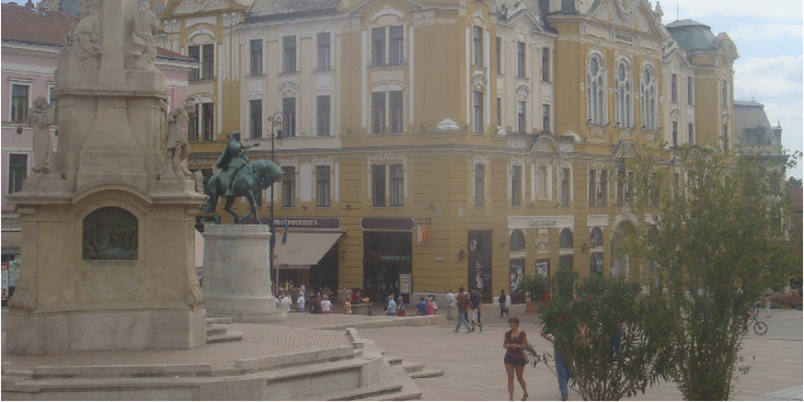 Pecs-Szenchenyi-Ter-beeld-monument-plein-Hongarije
