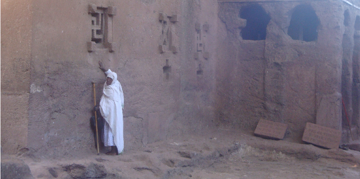 Lalibela-Ethiopië-rots-kerken-ondergronds-heilig-monnik-stok