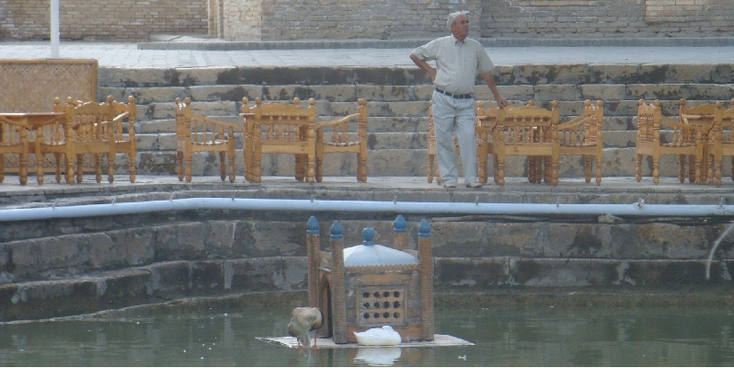 Lyabi-Hauz-Buchara-vijver-terras-Oezbekistan