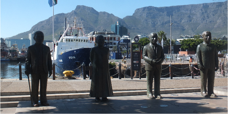 Kaapstad-Nelson-Mandela-kade-haven-standbeeld-Zuid-Afrika