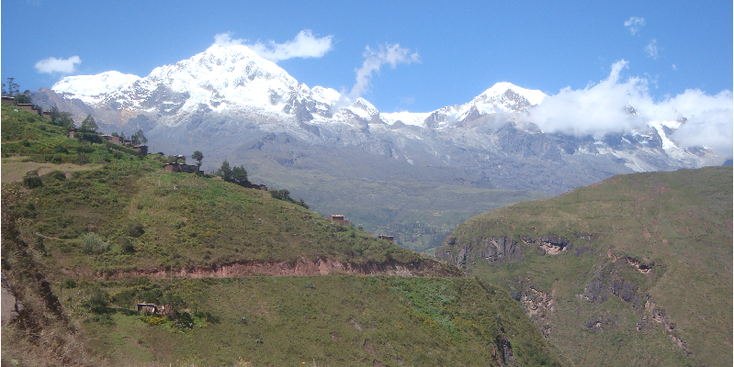 Sorata-bergen-hike-sneeuw-pieken-vallei-Bolivia