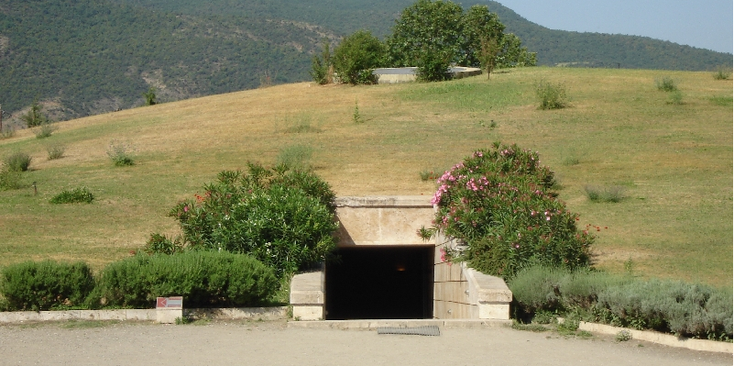 Vergina-archeologie-Philippus-koning-tombe-Griekenland-ingang