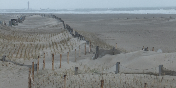 Duinkerken-wonder-Operatie-Dynamo-strand-paaltjes-afzetting