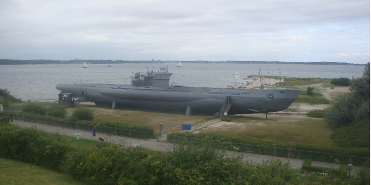 Laboe-onderzeeër-U-boot-boat-strand-Ehrendenkmal-WW2-Duitsland