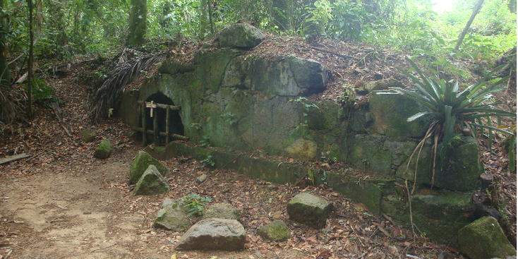 Lazareto-gevangenis-ruïne-Vila-de-Abraao-Ilha-Grande-Brazilië