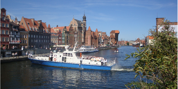 Gdansk-kraanpoort-rivier-boot-Polen