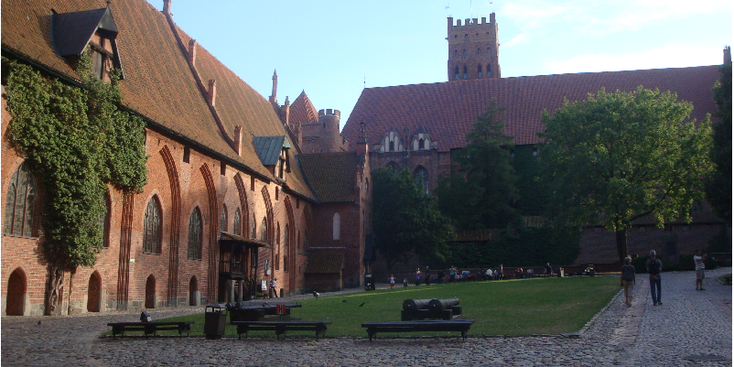 Marlbork-Middle-Fort-Courtyard-binnenplaats-kasteel-Teutoonse-orde-Polen