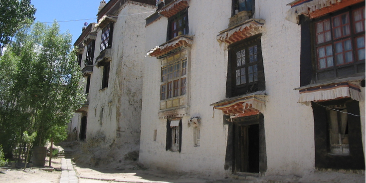 Shigatse-Tashilhunpo-klooster-monniken-Boeddhisten-Tibet-China
