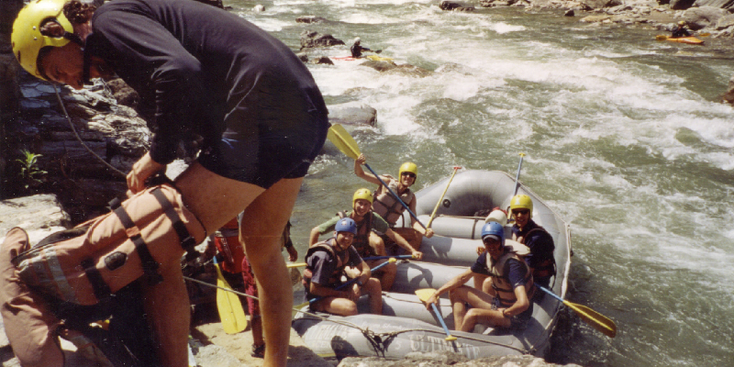 Bhote-Koshi-rivier-raften-Nepal-helm-boot-peddels