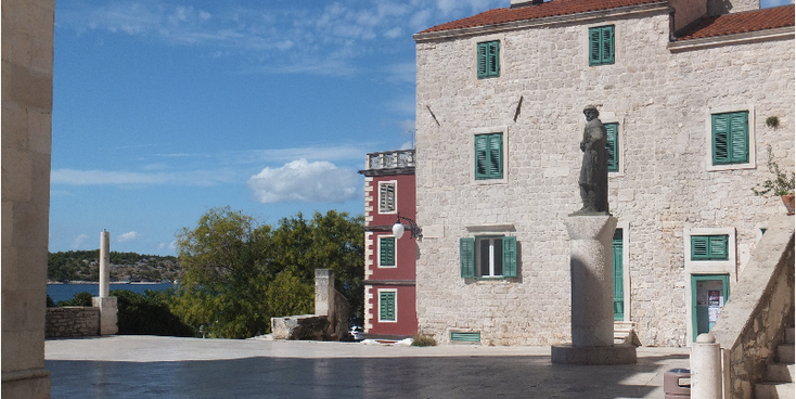 Sibenek-monument-Kroatië