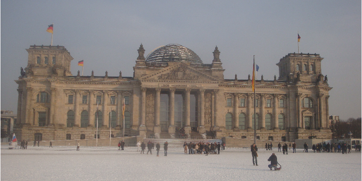 Reichstag-koepel-vlag-Bundestag-regering-Berlijn-Duitsland
