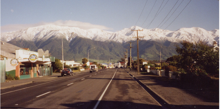 Kaikoura-hoofdweg-bergen-sneeuw-Nieuw-Zeeland