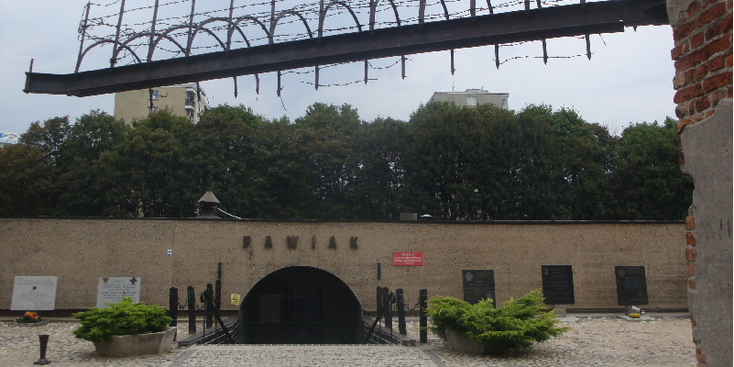 Piawak-gevangenis-Warchau-hek-poort-Polen