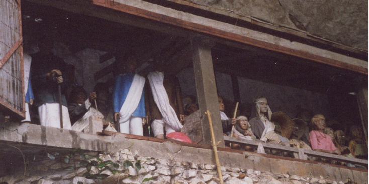 Londa-tau-tau-begraven-tombe-pop-Sulawesi-Tana-Toraja-Indonesië