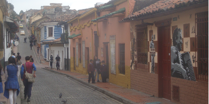 Bogota-La-Candelaria-buurt-straatleven-Colombia