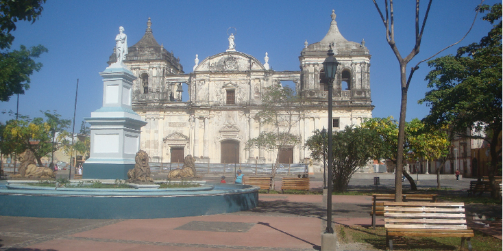 Leon-witte-stad-koloniaal-Spaans-kathedraal-kerk-Nicaragua