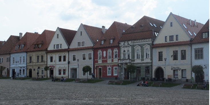 Bardejov-Radnicne-Namestie-plein-huizen-Slowakije