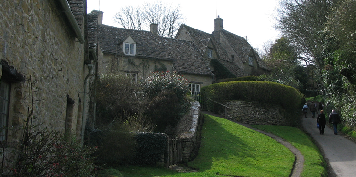 Bibury-Cotswolds-arbeiderswoningen-kleine-huisjes-Engeland