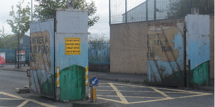 Belfast-vredesmuren-muren-hek-poort-gate-Noord-Ierland