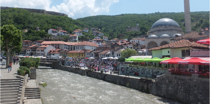 Prizren-Drin-rivier-moskee-Kosovo