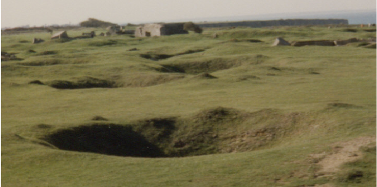 Pointe-du-Hoc-krater-landschap-D-Day-Normandië-Overlord-invasie-WW2-Frankrijk