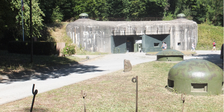 Schoenenbourg-fort-Hunspach-Maginot-linie-Frans-WW2-bunker-koepel-Frankrijk