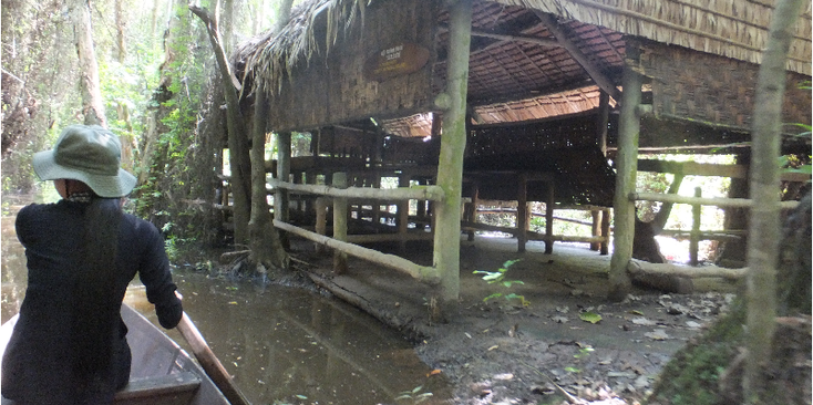 Rung-Tram-hoofdkwartier-Vietcong-verborgen-geheim-kano-kanalen-Vietnam-Mekong-Delta-hut