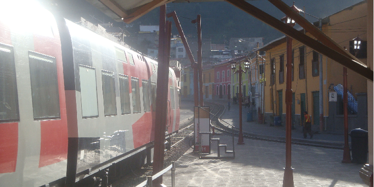 Alausi-El-Nariz-del-Diablo-treinreis-bergen-duivelsneus-steil-zigzaggend-Ecuador