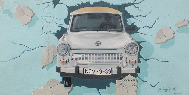 East-Side-Gallery-Muur-graffiti-tekening-Trabant-Berlijn-Koude-oorlog-Duitsland