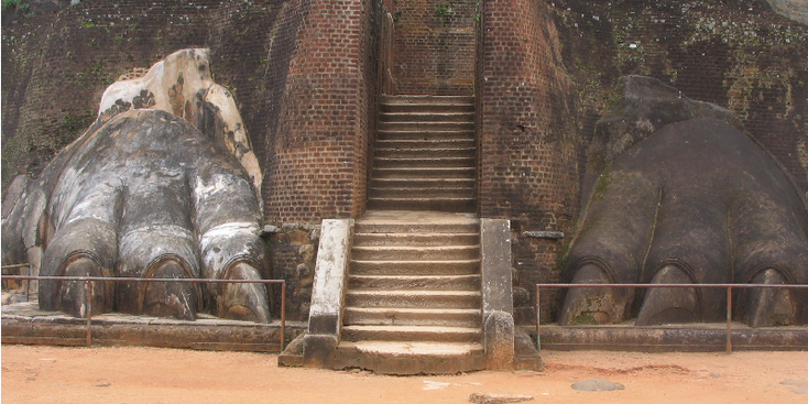 Sigirya-leeuwenrots-rots-heilig-grote-poten-leeuwen-klauwen-Sri-Lanka